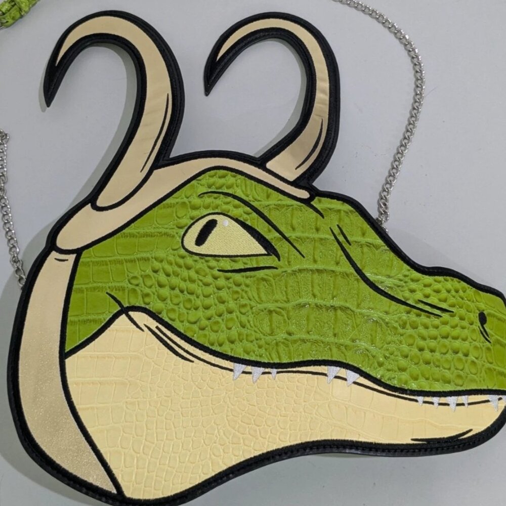 Cakeworthy Loki Alligator Marvel Green Crossbody Purse Bag W/Chain Strap EUC
